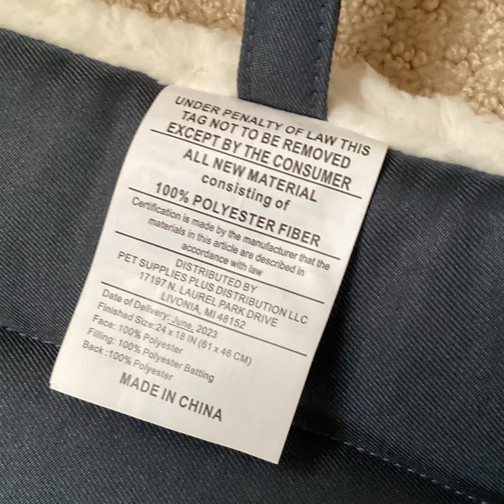 Plush White Pet Bed blanket🛏️ - Picture 3 of 5